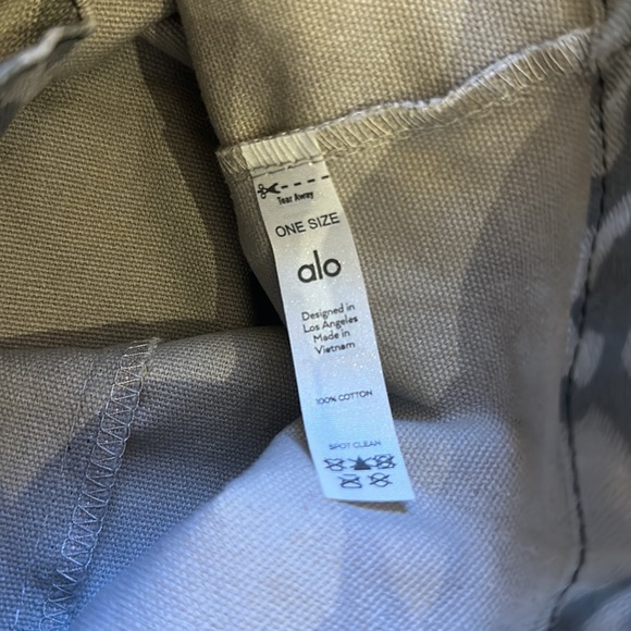 ALO YOGA TOTE BAG - Picture 6 of 6